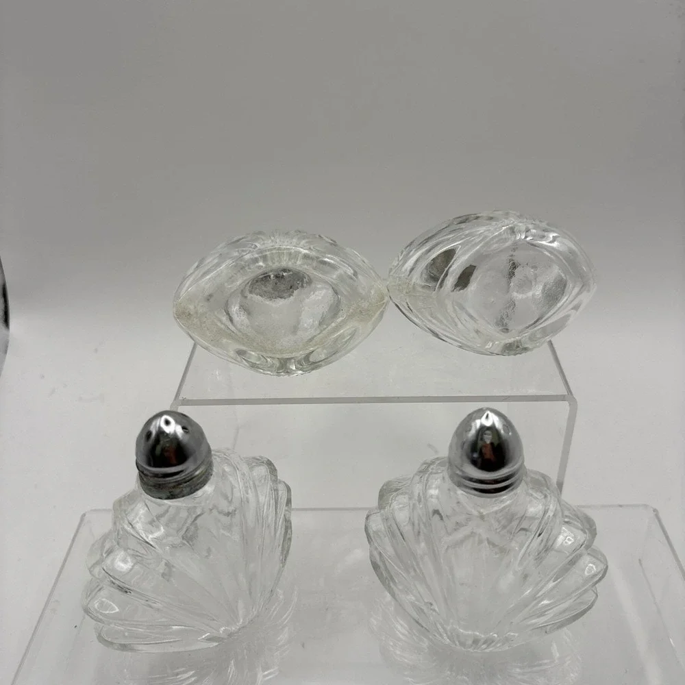 Vtg~Art Deco~Fan Shaped~Clear Glass Set of Salt and Pepper Shakers~Set of 2